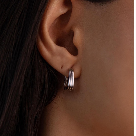 925 sterling  Silver Rectangle Hoop Earrings - Picture 1 of 3